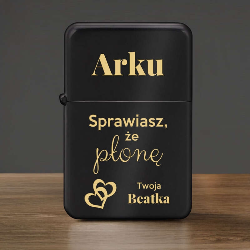 Walentynkowa czarna matowa zapalniczka Tasman z grawerem