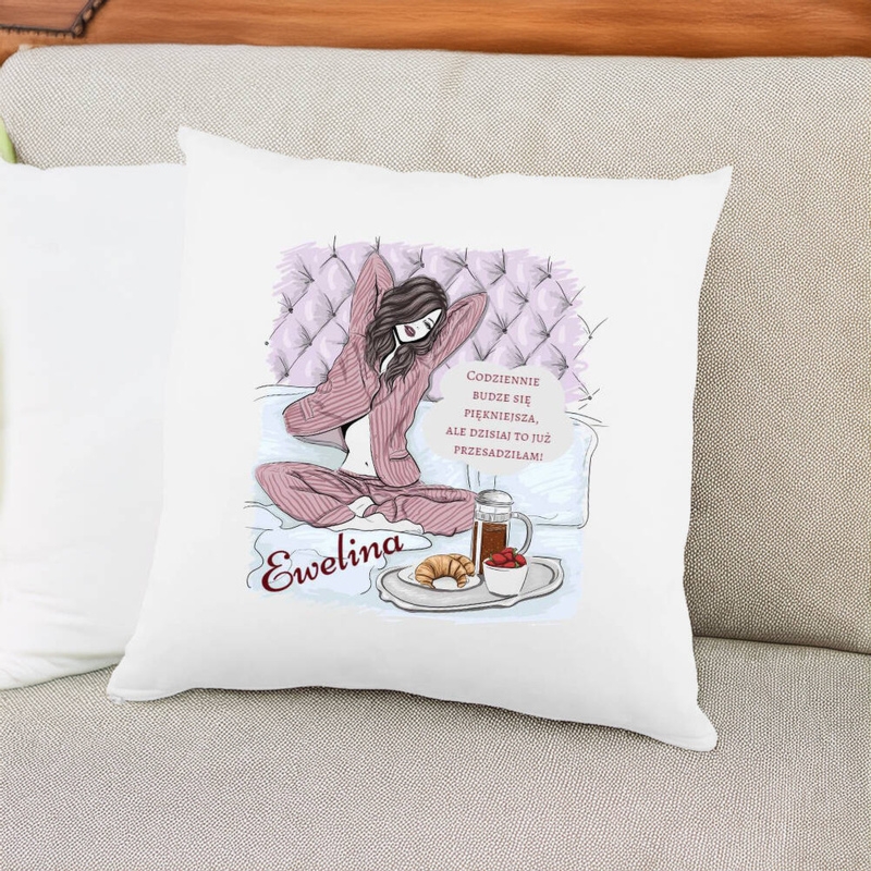 Poduszka na Dzień Kobiet z imieniem Budzę się piękniejsza