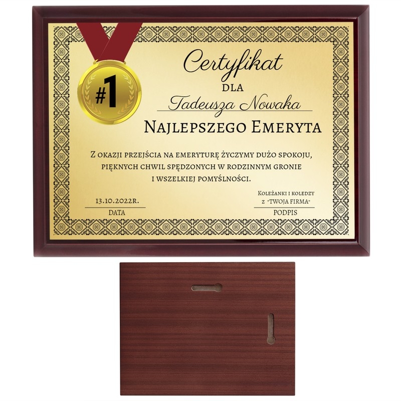 Image of Certyfikat z okazji przejścia na emeryturę / Drewniany panel, złota tabliczka, dedykacja