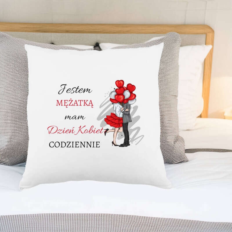 Poduszka na Dzień Kobiet z imieniem i napisem jestem mężatką