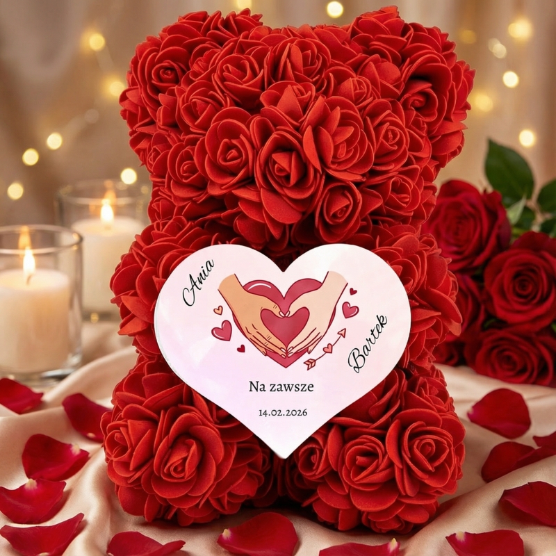 Miś z czerwonych róż z personalizowanym sercem – imiona i data na zawsze