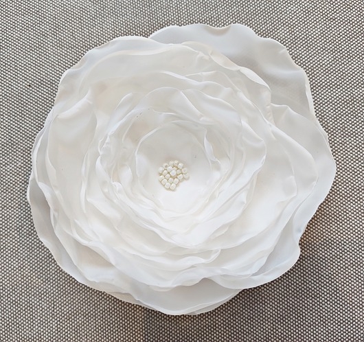 Image of Duża broszka 12cm biały kwiat kwiatek