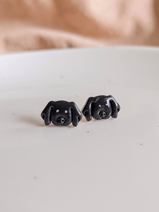 Image of Kolczyki pieski czarne, biżuteria z psem pieskiem, czarny pies, piesek