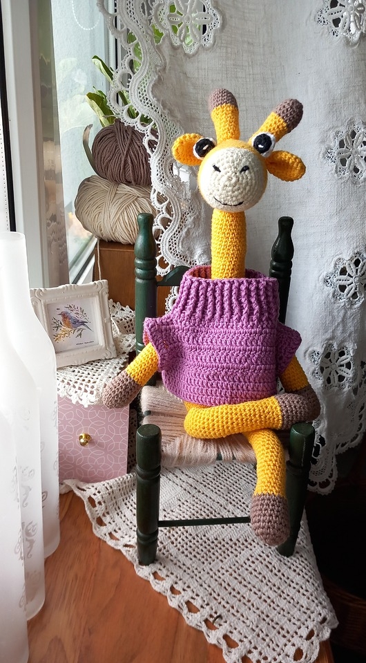 Image of Pakamera Amigurumi ŻYRAFKA z ubrankiem__45cm