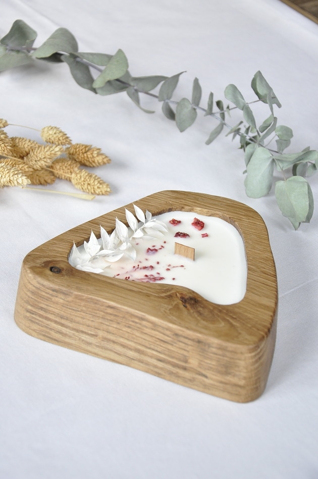 Image of Pakamera Świeca sojowa zapachowa - w drewnie dębu /truskawka/