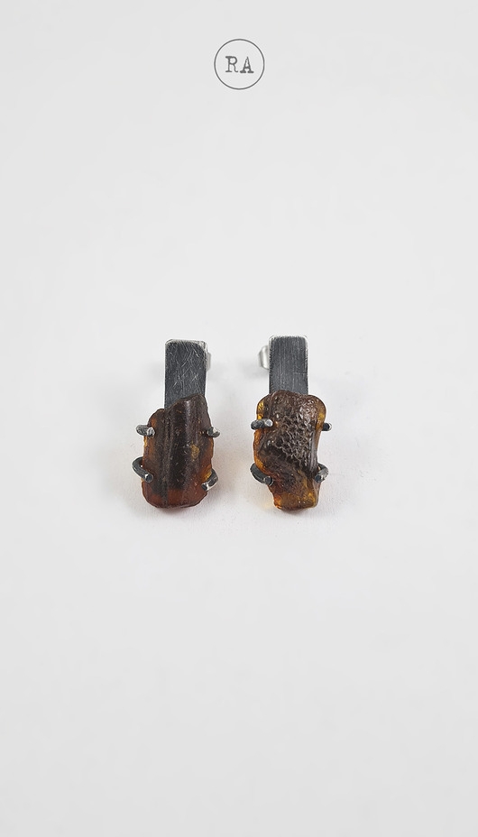 Image of Pakamera Dark Amber Srebro - kolczyki oksydowane bursztyn