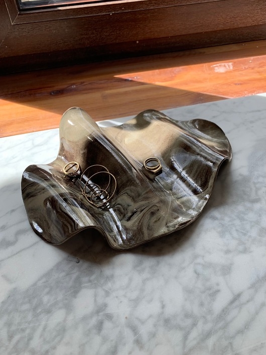 Image of Pakamera Ceramiczna Rzeźba Fala na Biżuterię Marble Effect