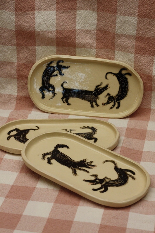 Image of Pakamera Ceramiczny talerzyk w zabawne pieski. Ceramika ręcznie robiona