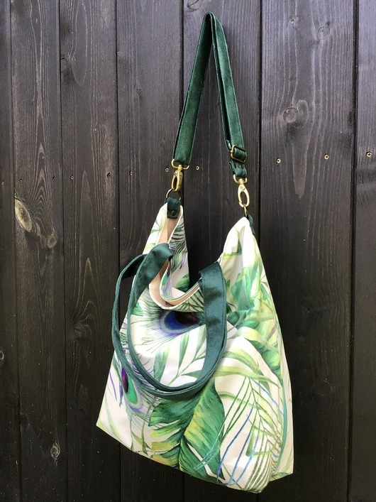 Image of Pakamera Torbay hobo XXL - print, pawie oczka