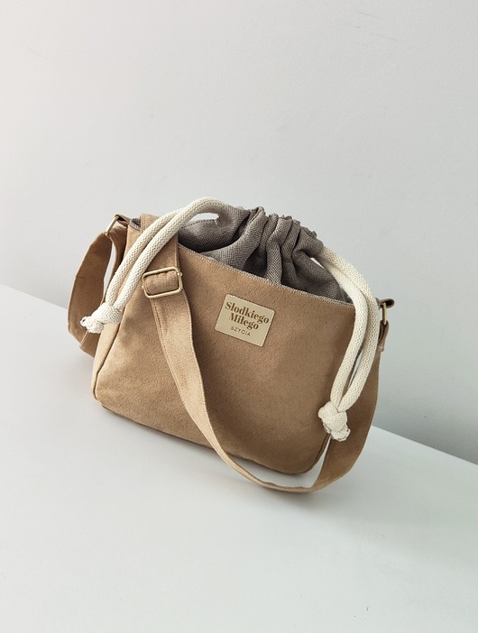 Image of Pakamera Torebka SOFIA Beige-mała, beżowa torebka z kominem z nubuku