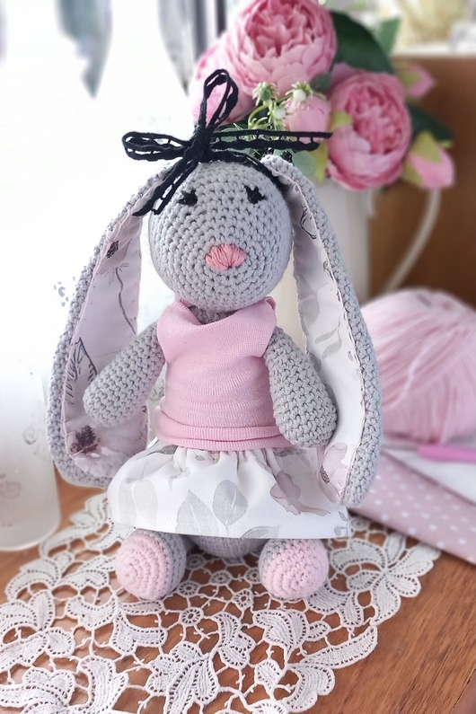 Image of Pakamera Amigurumi KRÓLICZEK z ubrankiem