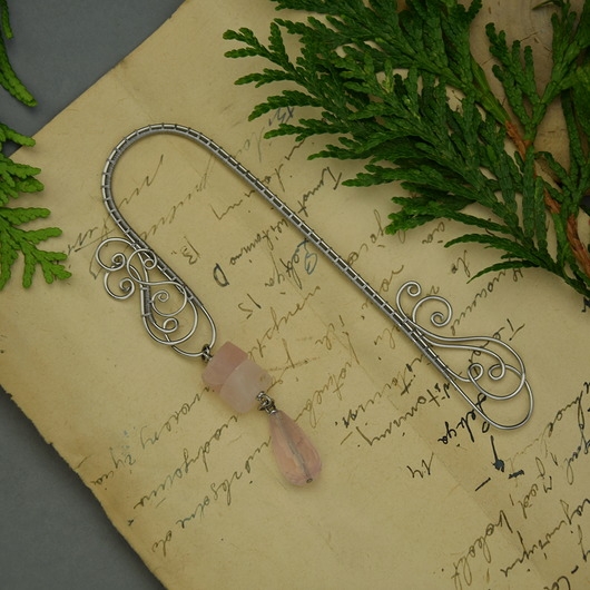 Image of Oryginalna różowa zakładka do książki kwarc wire wrapping