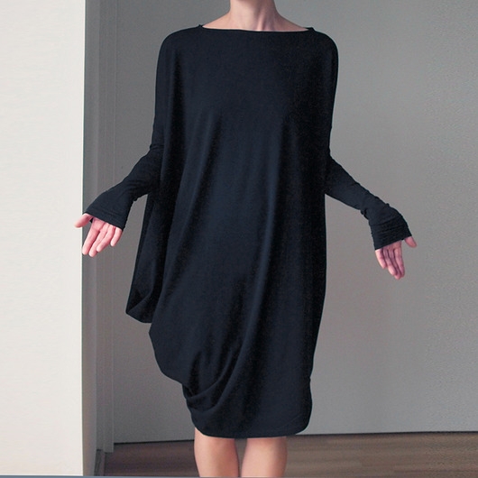 Image of Sukienka długi rękaw asymetria Czarna
