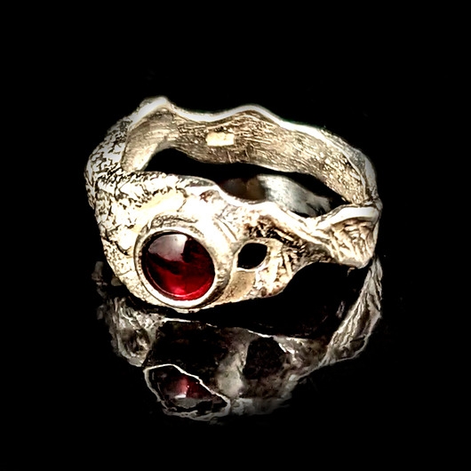 Image of Pakamera Pierścionek delikatny granat
