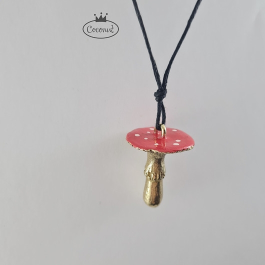 Image of Pakamera MUCHOMOR - wisiorek na sznurku Amanita