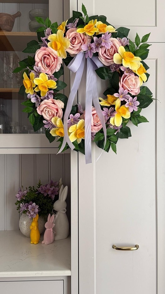 Image of Pakamera SZTUCZNY Wianek z żonkilami na drzwi - ok.55cm