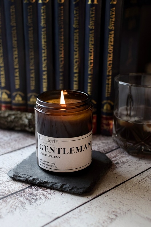 Image of Pakamera Świeca sojowa o zapachu męskich perfum GENTLEMAN