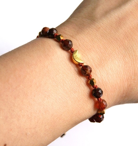 Image of Pakamera Amulet LUNULA - energia - GRANAT hessonit