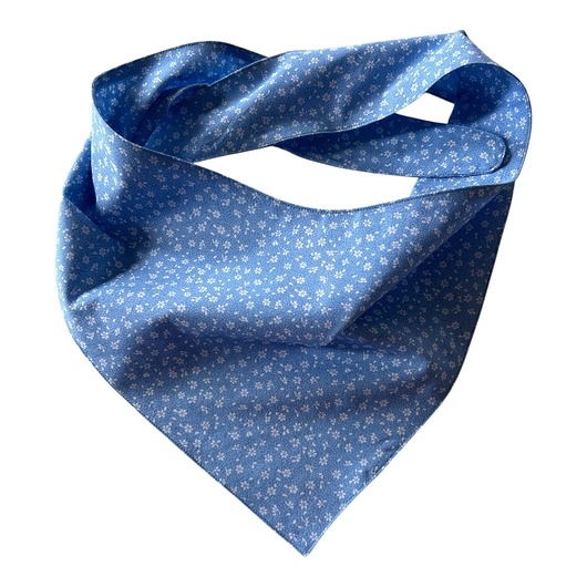 Image of Pakamera Bandana, chusta, apaszka dla psa]zapinana na wiązanie Kwiaty na czarnym tle