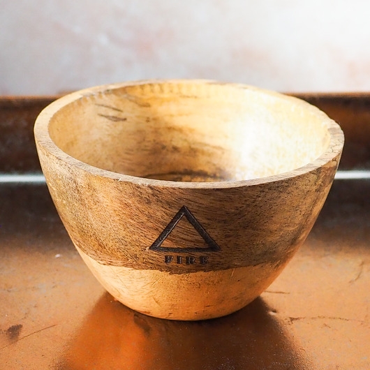 Image of Pakamera Miseczka z symbolami 4 żywiołów- drewno mango, 14cm