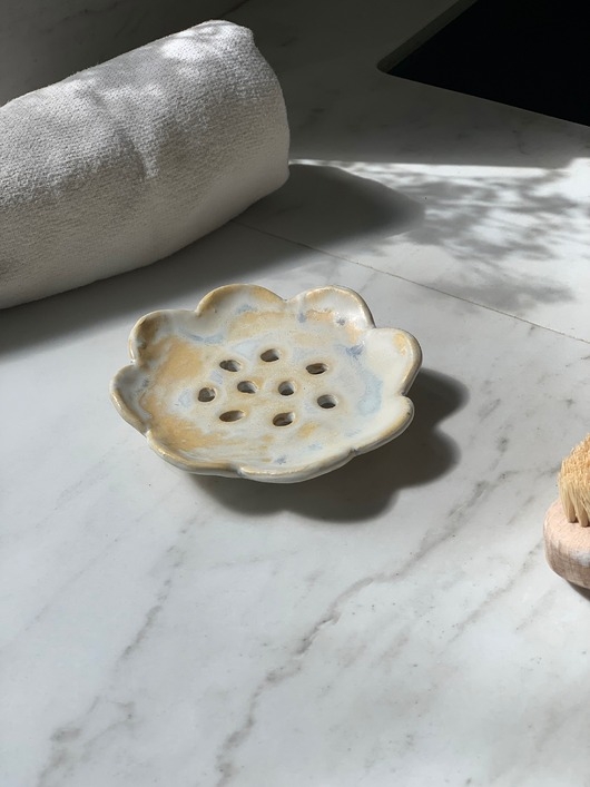 Image of Pakamera Ceramiczna Mydelniczka Handmade Kwiat Beżowo Błękitna