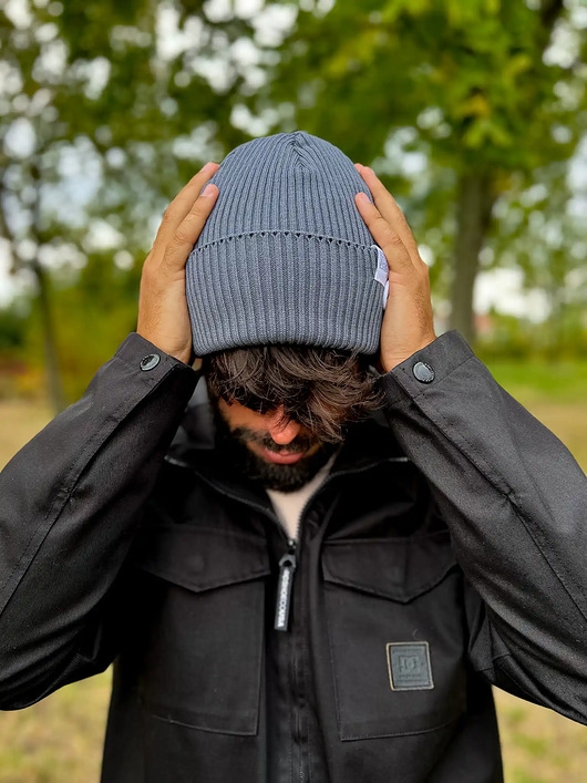 Image of Męska czapka beanie z bawełny logo kolorowe Ciemny szary