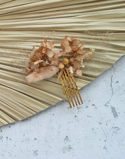 Image of Pakamera Grzebyk ślubny boho z suszoną hortensją