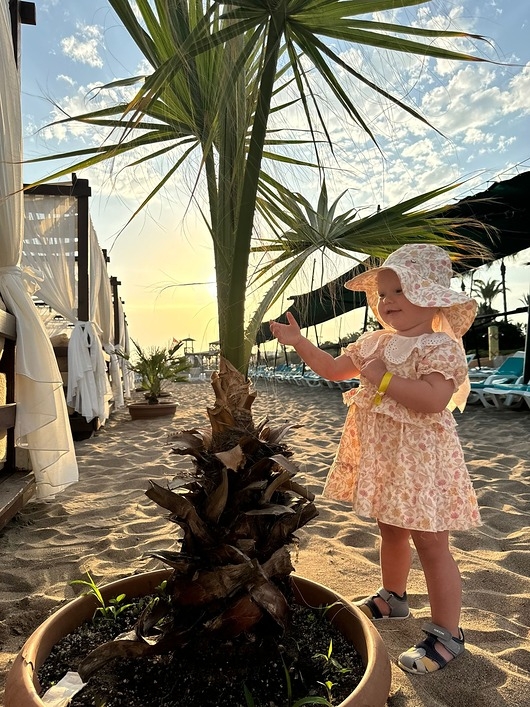 Image of Pakamera Sukienka NOVELLA organic z krótkim rękawem pink botanics