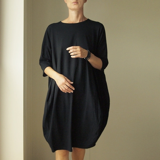 Image of Pakamera Sukienka beczka Czarna
