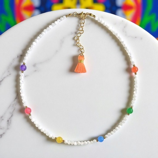 Image of Pakamera Choker : muszla biała i kolorowy jadeit : summer collection