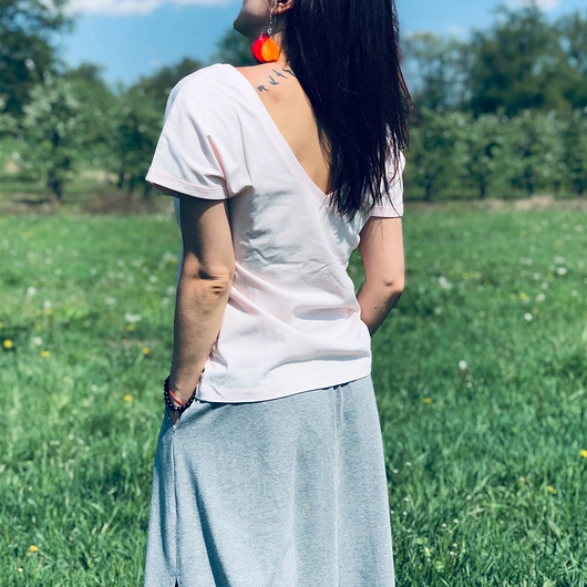 Image of Pakamera Tiszert z dwustronnym dekoltem - różowy