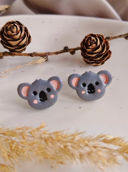 Image of Pakamera Kolczyki koale, z podobizną koali, koala australijska, małe kolczyki, prezent