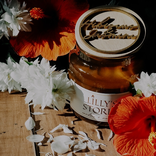 Image of Pakamera Duża świeca zapachowa Hibiscus &amp; Jasmine 350g, zapach hibiskusa i jaśminu