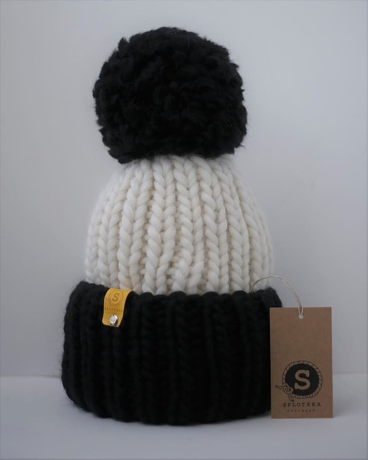 Image of Czapka z pomponem WOOLY POM POM wełna 100%