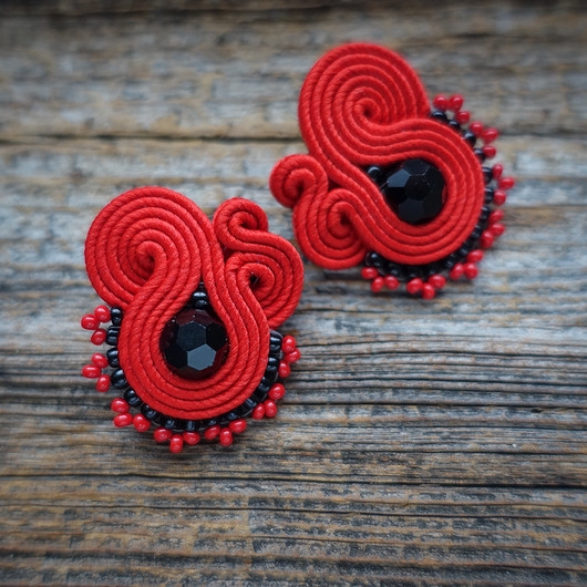 Image of Czerwono-czarne kolczyki soutache