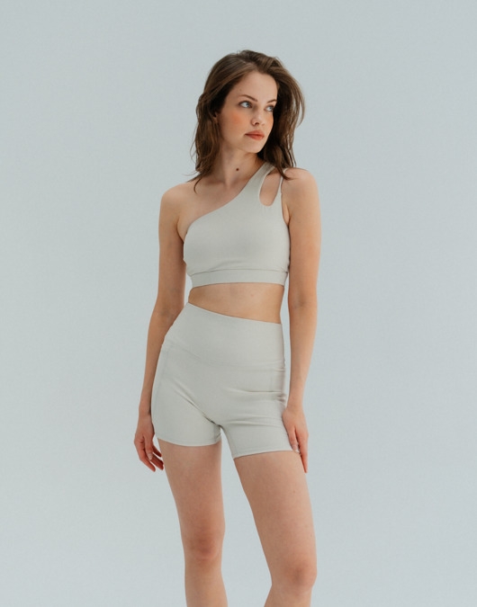 Image of Pakamera Szorty damskie do jogi i fitness z kieszeniami GLAM - creamy white