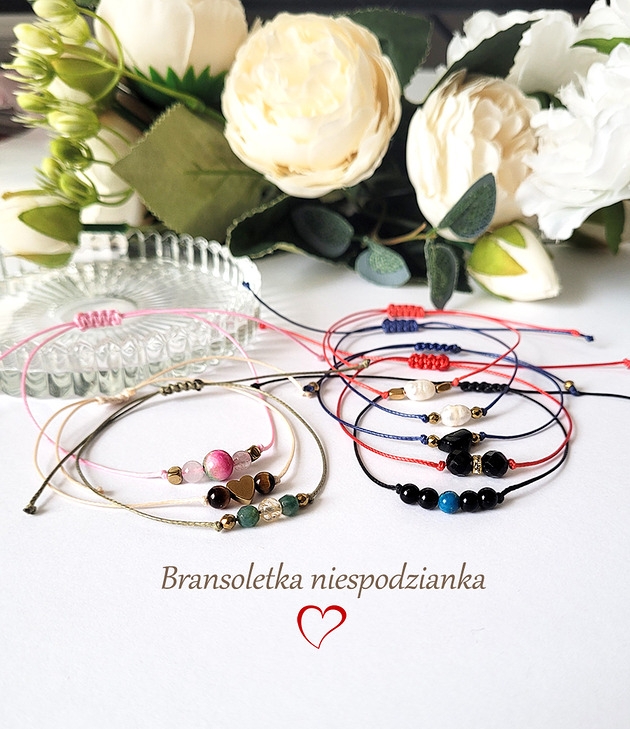 Image of Pakamera NIESPODZIANKA-bransoletka na sznurku