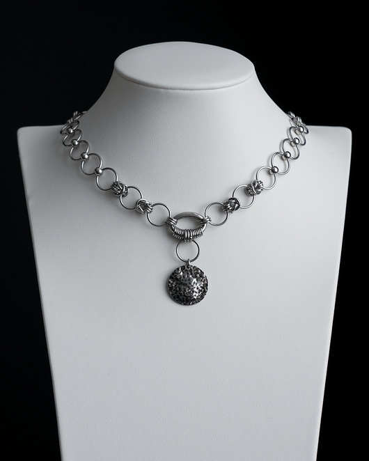 Image of Pakamera Naszyjnik chainmail za stali z okrągłą blaszką