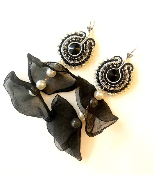 Image of Pakamera Sutaszowe kolczyki BLACK
