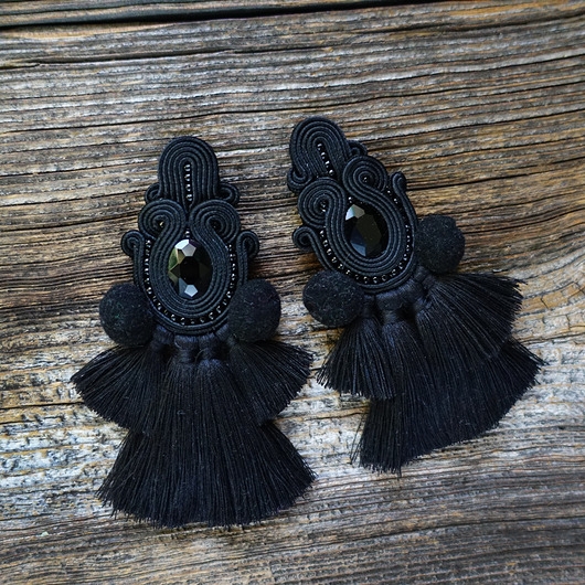 Image of Pakamera Czarne kolczyki soutache z chwostami