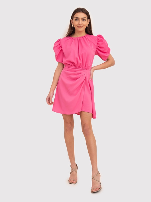 Image of Różowa mini sukienka z bufiastym rękawem i drapowaną spódniczką DA177