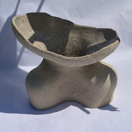 Image of Pakamera Wazon ceramiczny- miejsce na kwiaty, myśli i światło