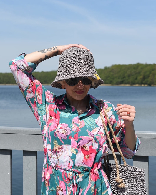 Image of Pakamera HOLIDAYS kapelusz bucket hat w kolorze kamienistej plaży