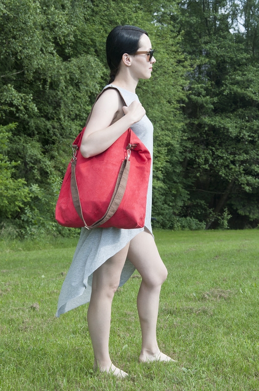 Image of Pakamera Torba hobo XXL - czerwony, karmelowy brąz