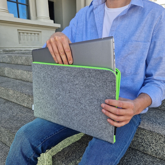 Image of Pakamera FLUO ZIELONY zamek etui z filcu na laptopa