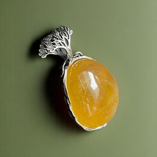 Image of Pakamera Bursztyn ze srebrnym drzewem wisiorek