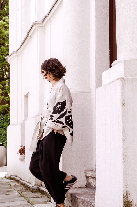 Image of Pakamera Kimono lniane drukowane ciemiernik, lniana bluzka naturalny jasny.