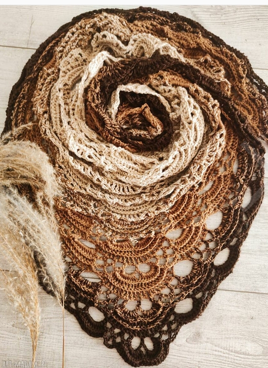Image of Pakamera Chusta na szydełku