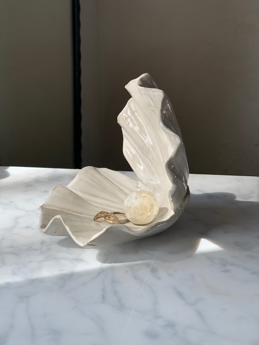 Image of Pakamera Podstawka na Biżuterię Ceramiczna Muszla Skarbiec Pearl White