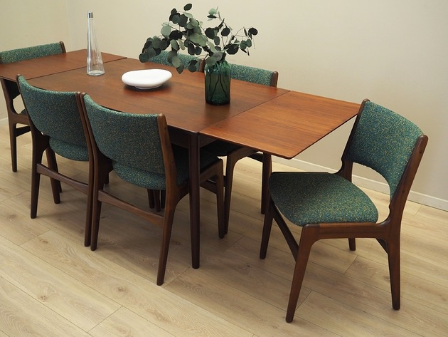 Image of Pakamera Komplet krzeseł mahoniowych, duński design, lata 70, Henning Kj